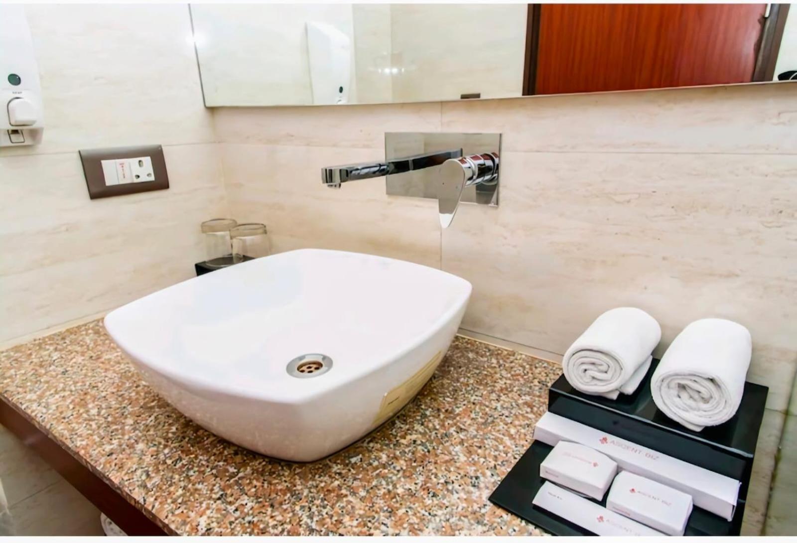 Hotel Konark A Family Stay Aerocity New Delhi Eksteriør billede